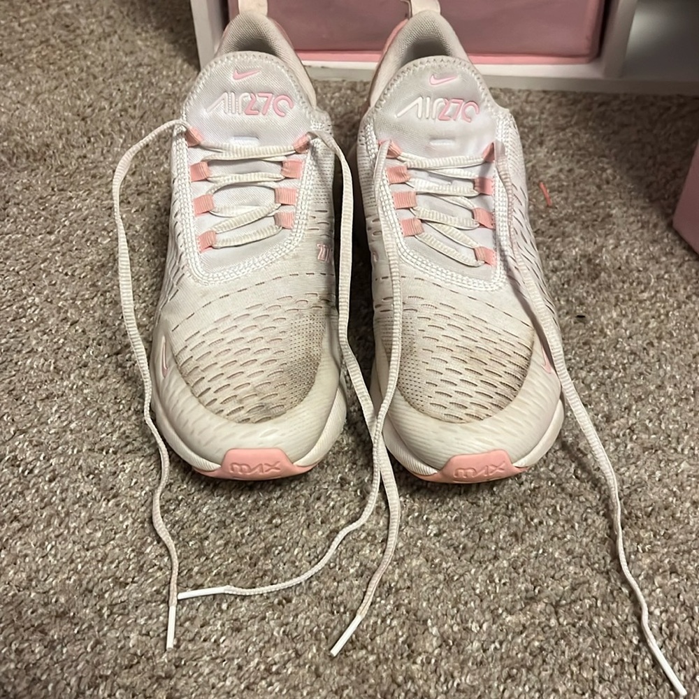 Pink Nike 270s